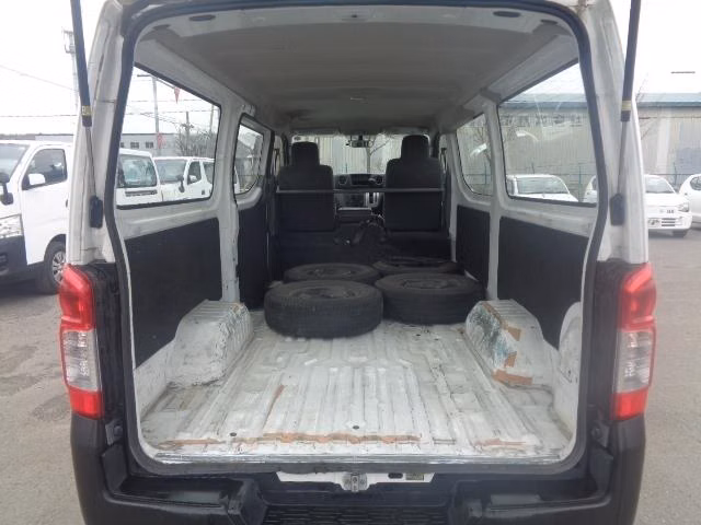 NISSAN NV350 CARAVAN