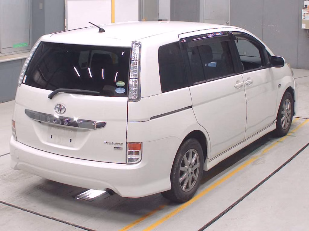 TOYOTA ISIS