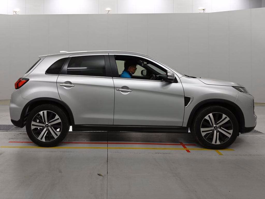 MITSUBISHI RVR