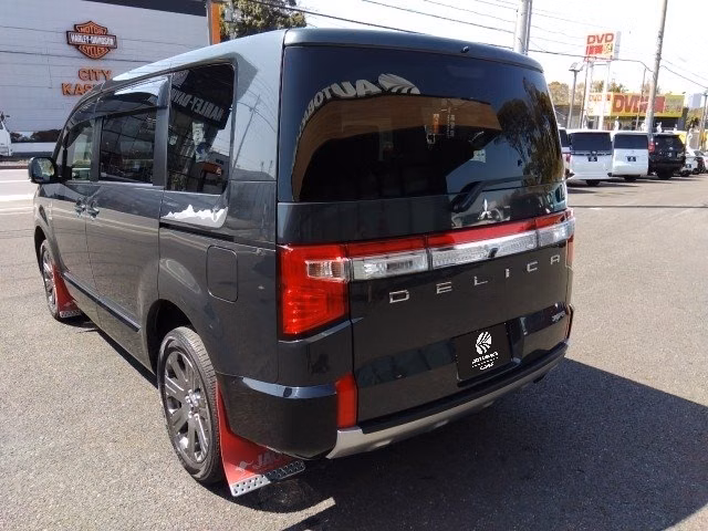 MITSUBISHI DELICA D:5