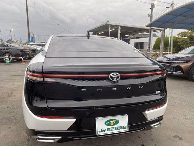 TOYOTA CROWN