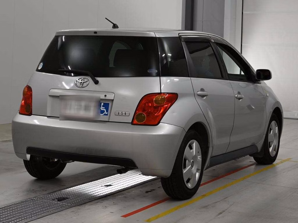 TOYOTA IST