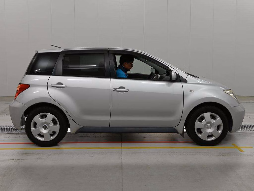 TOYOTA IST