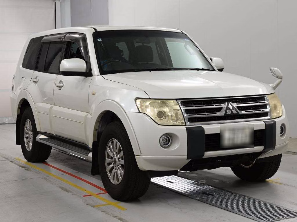 MITSUBISHI PAJERO