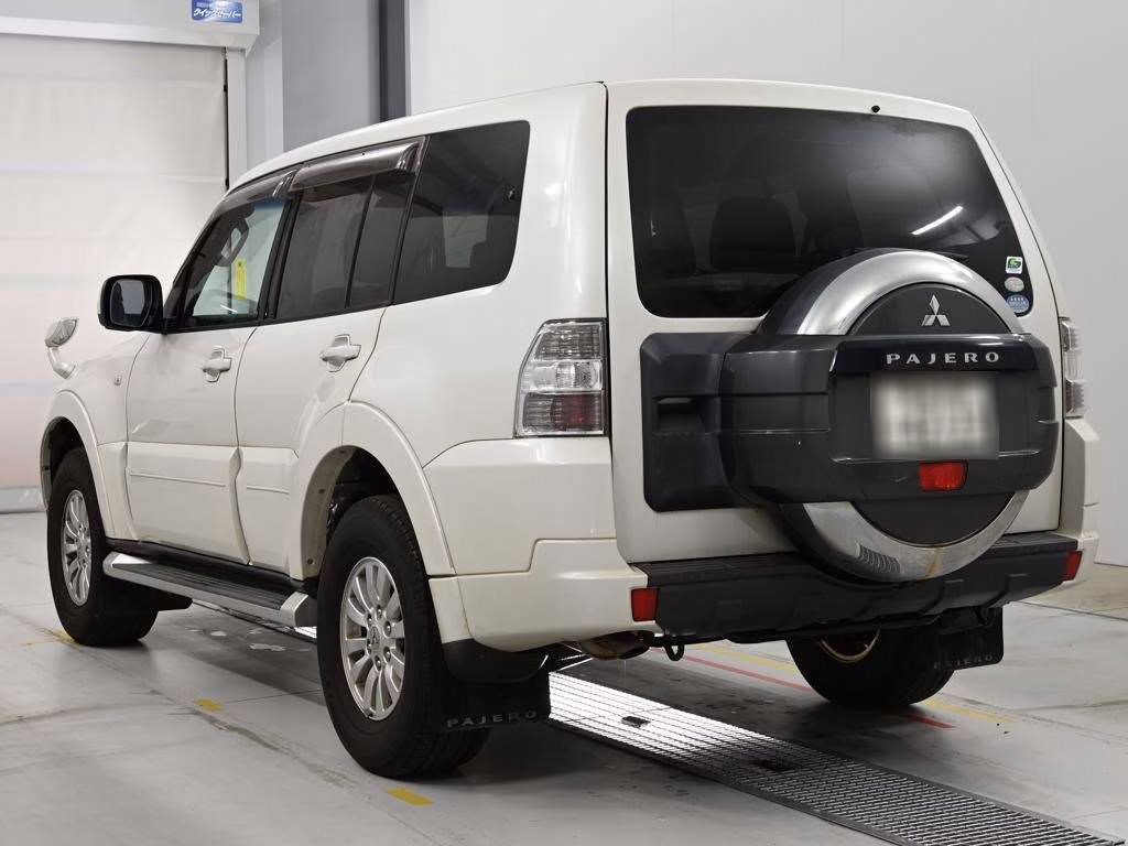 MITSUBISHI PAJERO