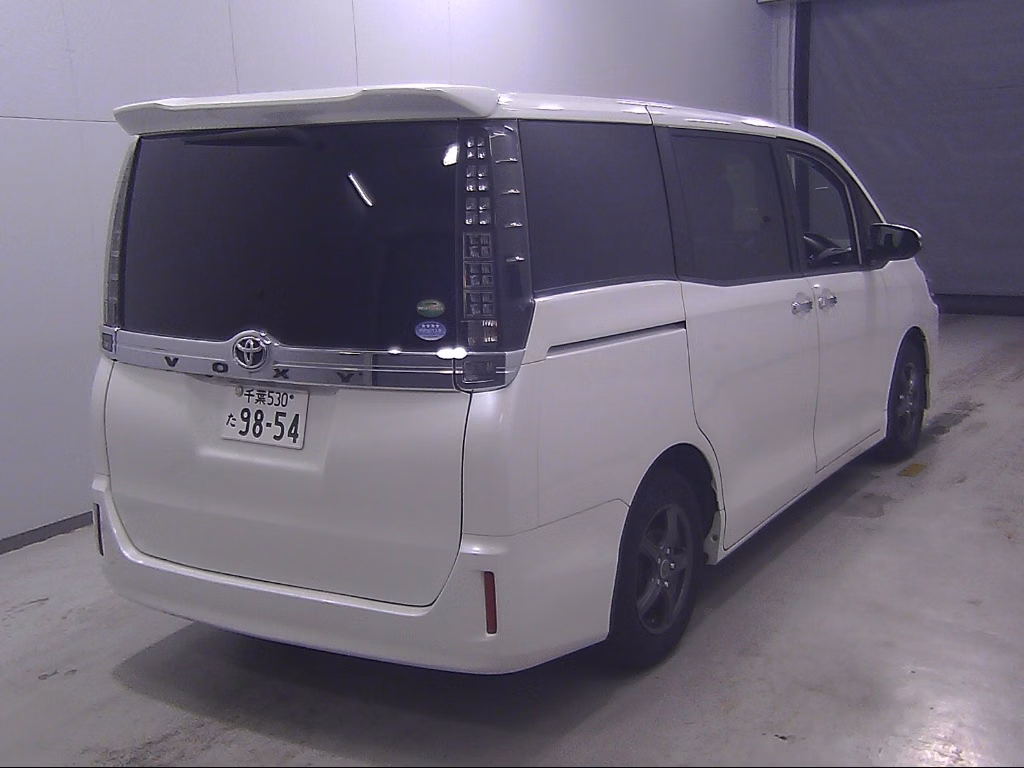 TOYOTA VOXY