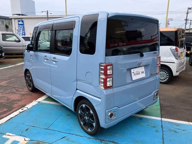 DAIHATSU WAKE