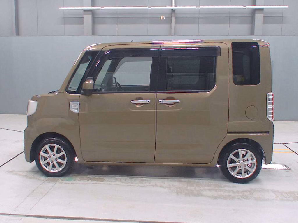 DAIHATSU WAKE