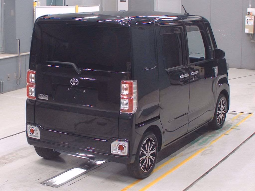 TOYOTA PIXIS MEGA