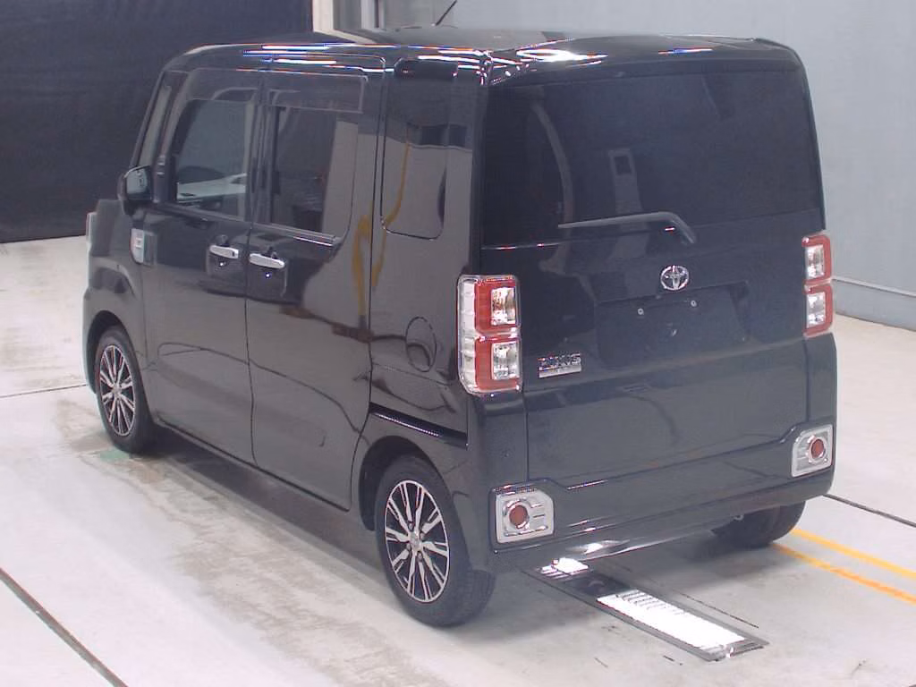 TOYOTA PIXIS MEGA