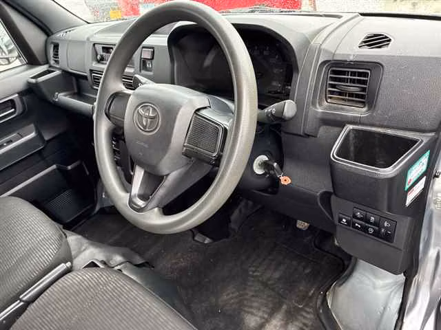TOYOTA PIXIS VAN