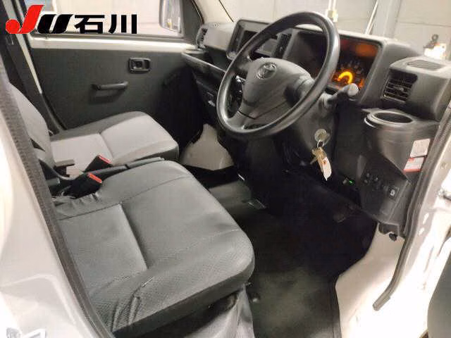 TOYOTA PIXIS VAN