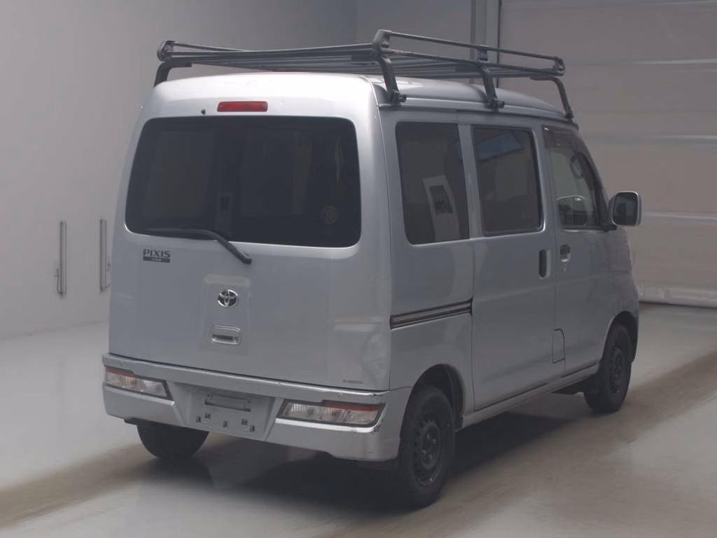 TOYOTA PIXIS VAN