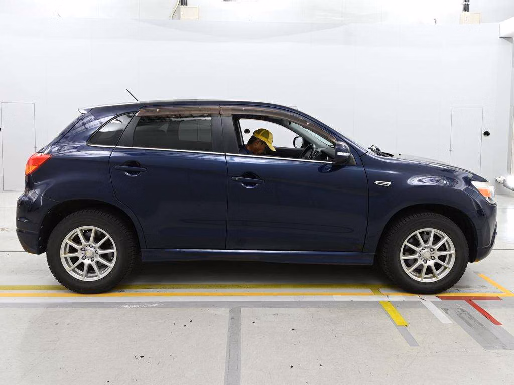 MITSUBISHI RVR