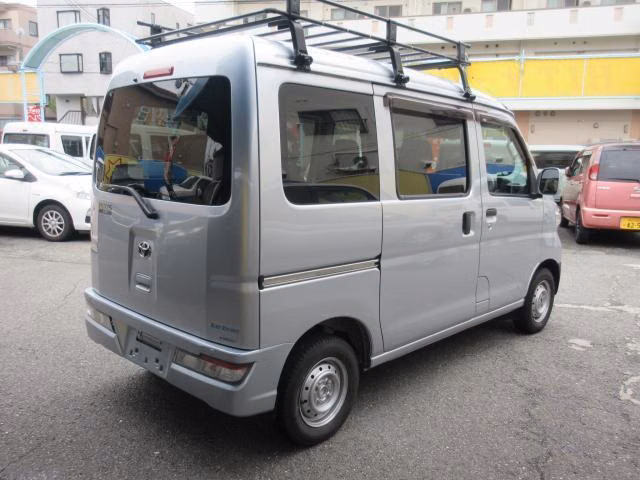 TOYOTA PIXIS VAN