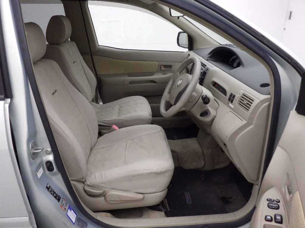 TOYOTA RAUM