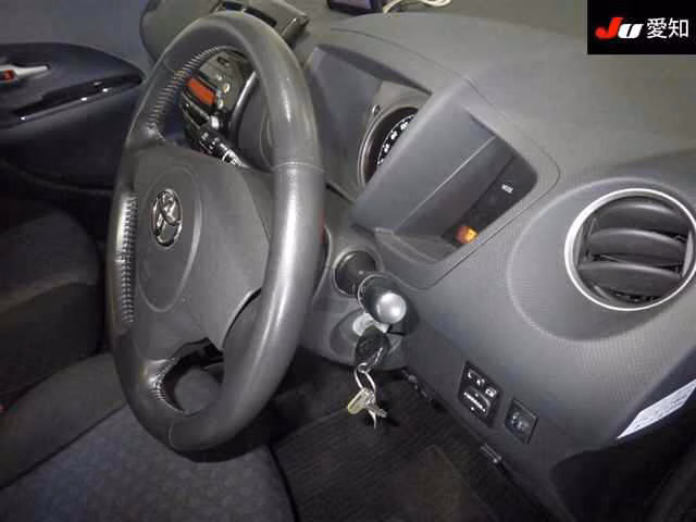 TOYOTA IST
