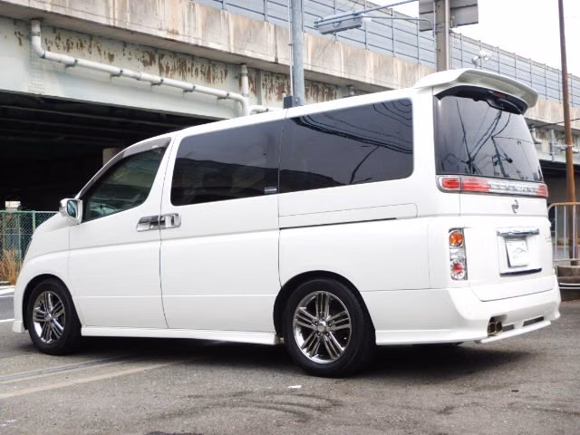 NISSAN ELGRAND