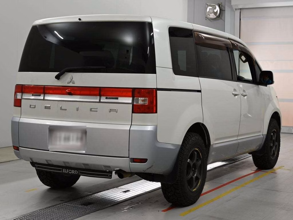 MITSUBISHI DELICA D:5