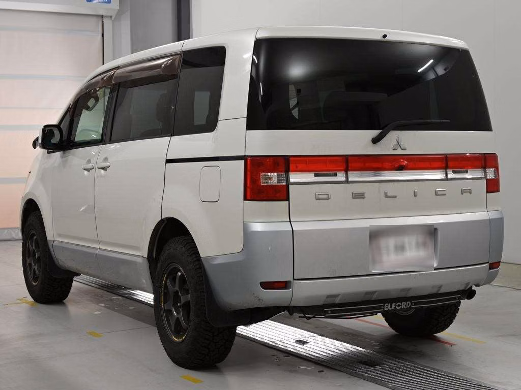 MITSUBISHI DELICA D:5