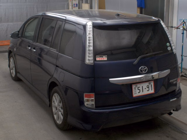 TOYOTA ISIS