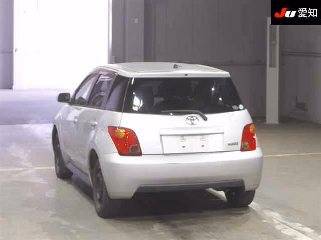 TOYOTA IST