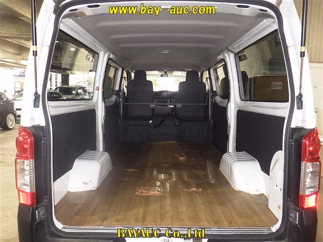 NISSAN NV350 CARAVAN