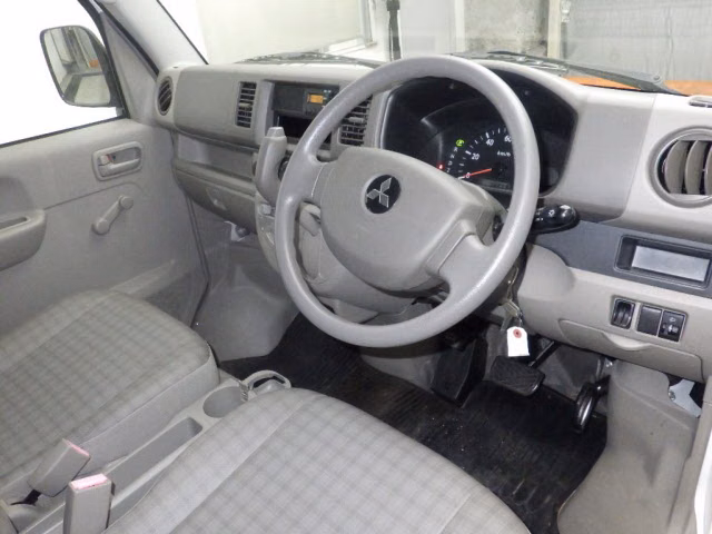 MITSUBISHI MINICAB