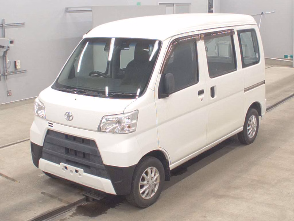 TOYOTA PIXIS VAN