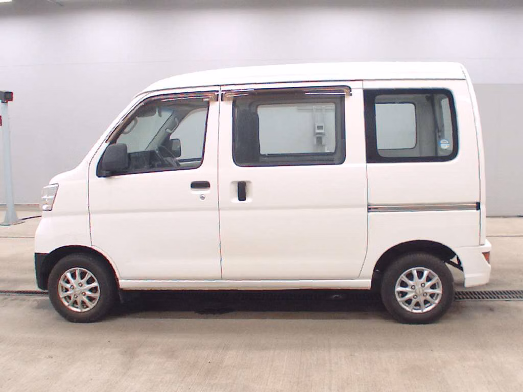 TOYOTA PIXIS VAN