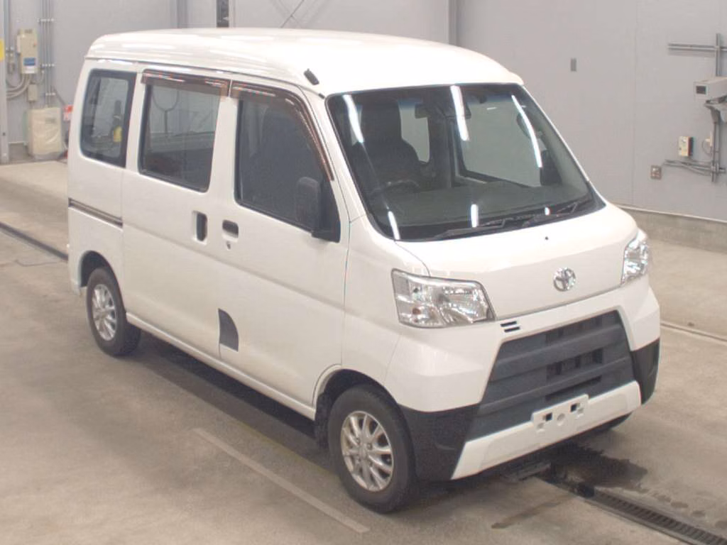 TOYOTA PIXIS VAN
