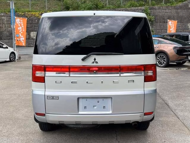 MITSUBISHI DELICA D:5