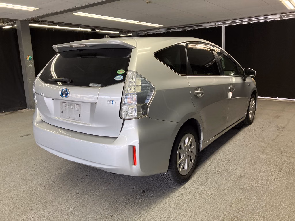 TOYOTA PRIUS ALPHA