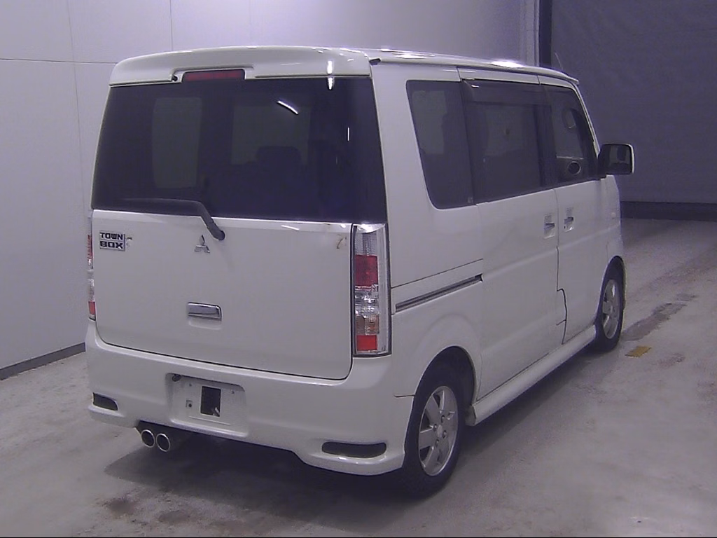 MITSUBISHI TOWN BOX