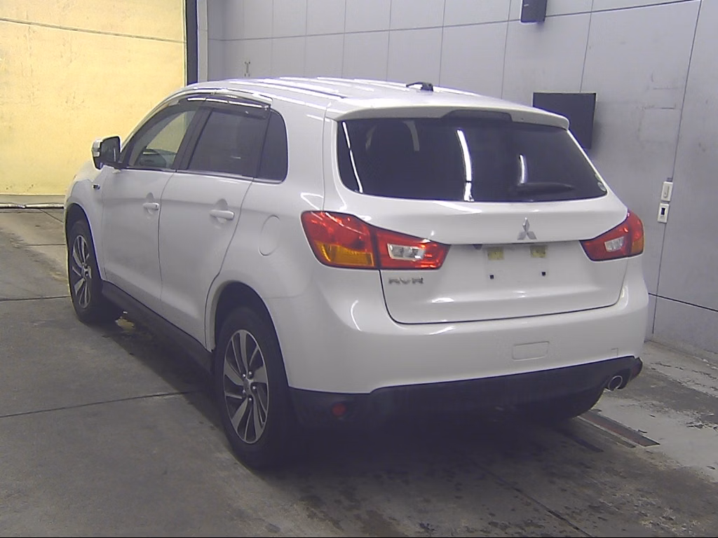 MITSUBISHI RVR