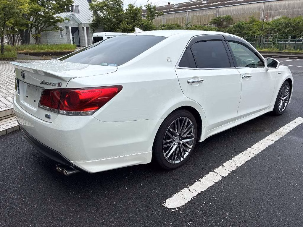 TOYOTA CROWN