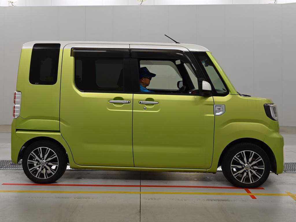 TOYOTA PIXIS MEGA