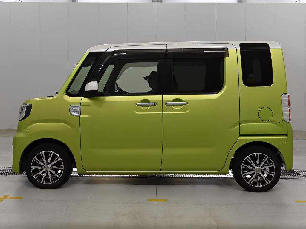 TOYOTA PIXIS MEGA