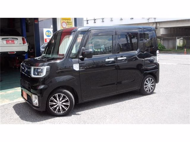 DAIHATSU WAKE