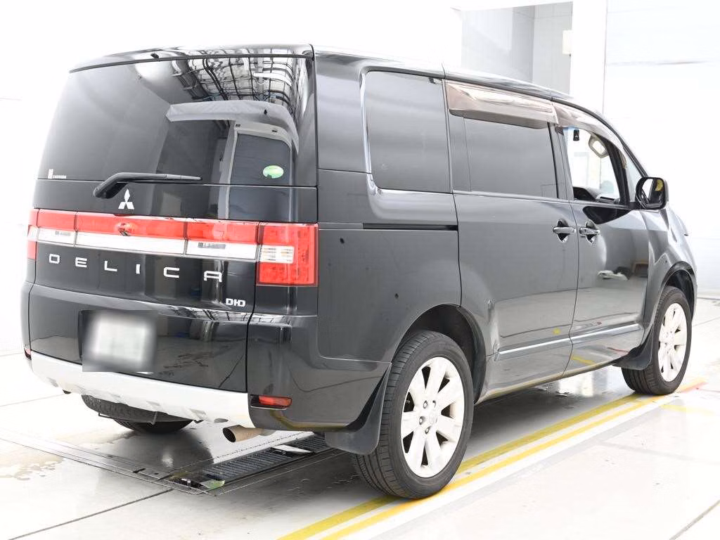 MITSUBISHI DELICA D:5