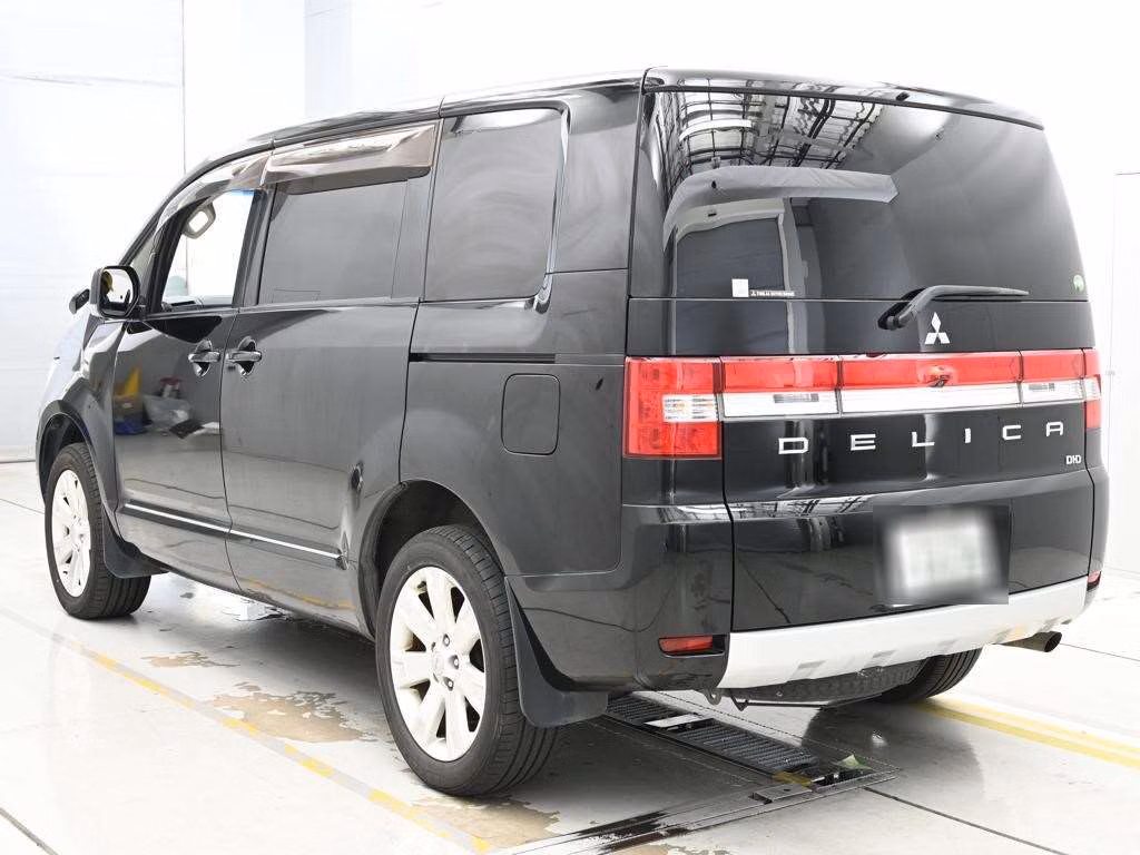 MITSUBISHI DELICA D:5