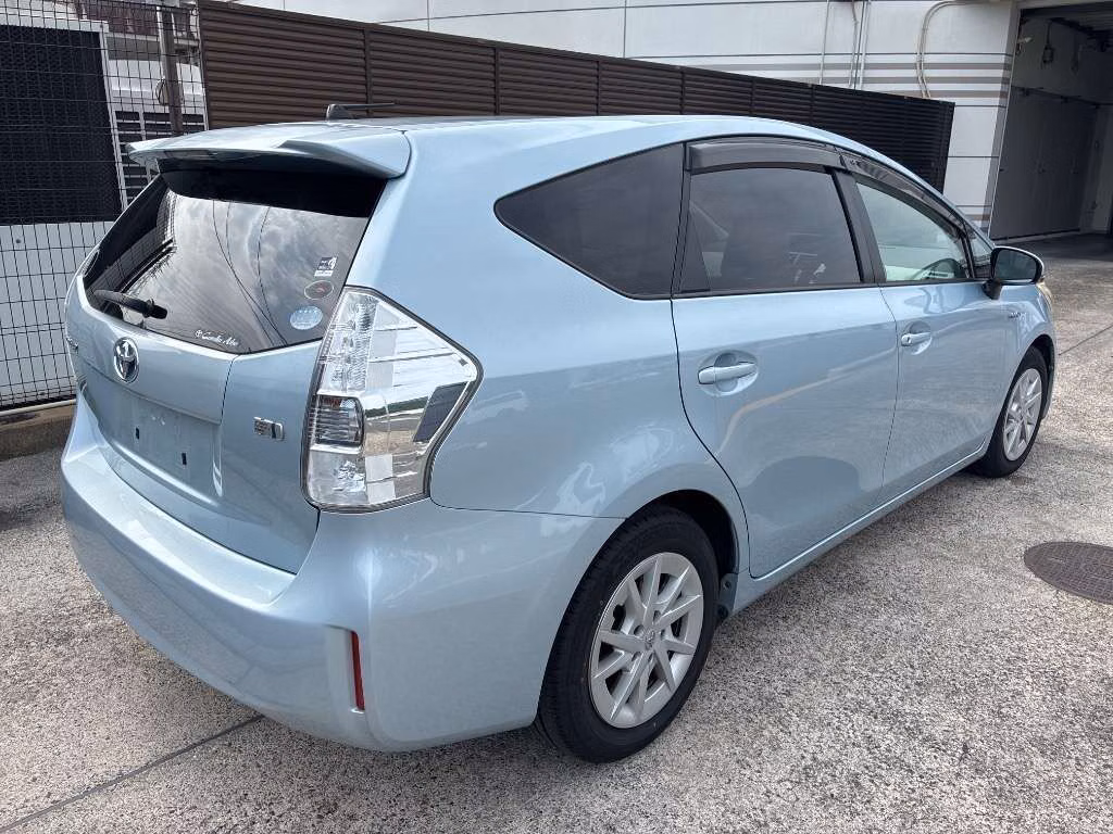 TOYOTA PRIUS ALPHA