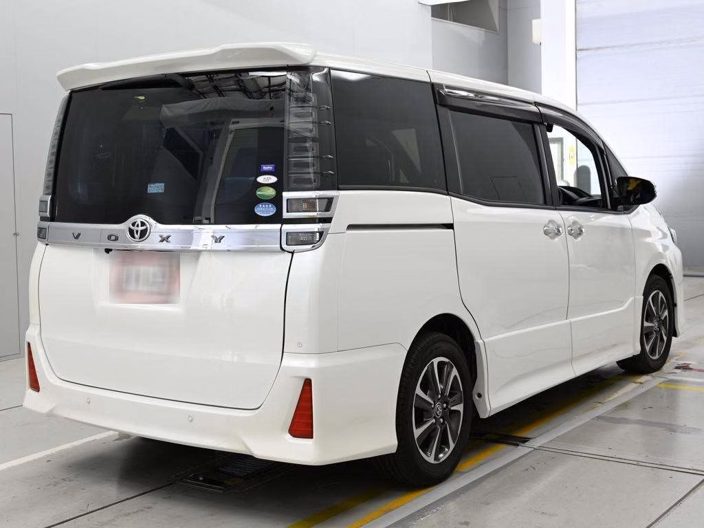 TOYOTA VOXY