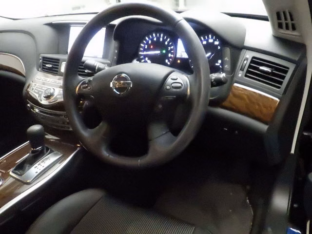 NISSAN FUGA