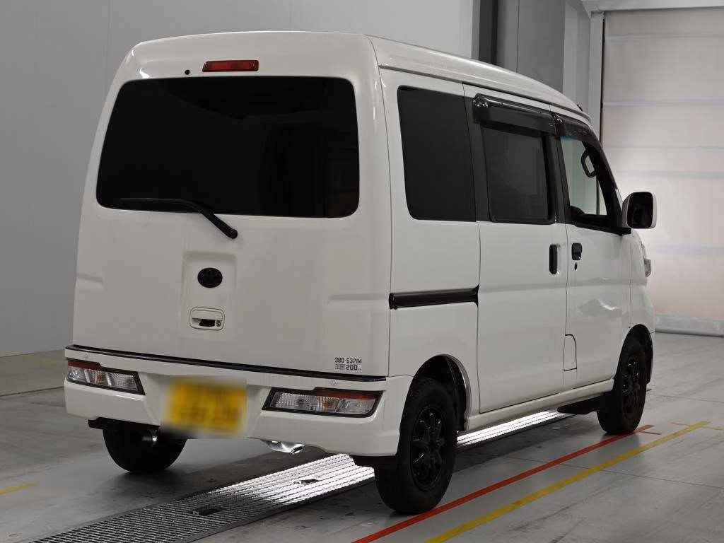 TOYOTA PIXIS VAN
