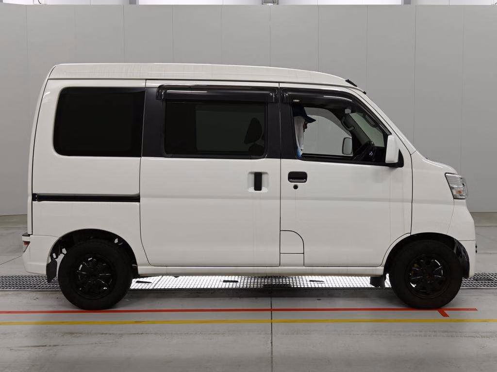 TOYOTA PIXIS VAN