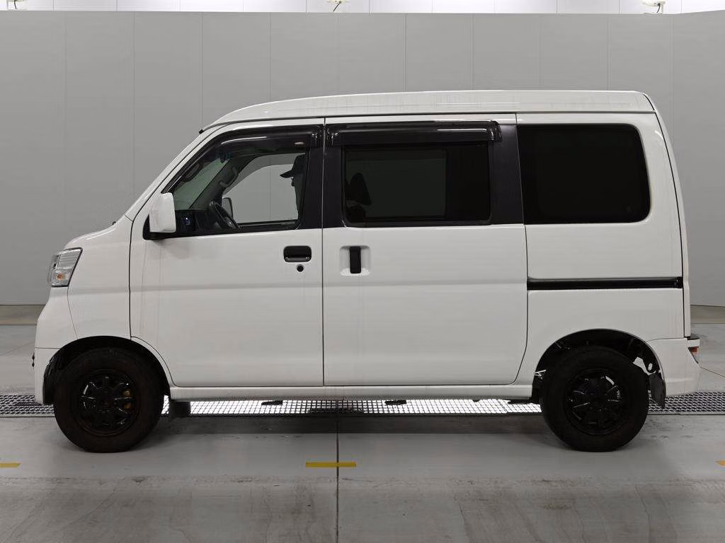 TOYOTA PIXIS VAN