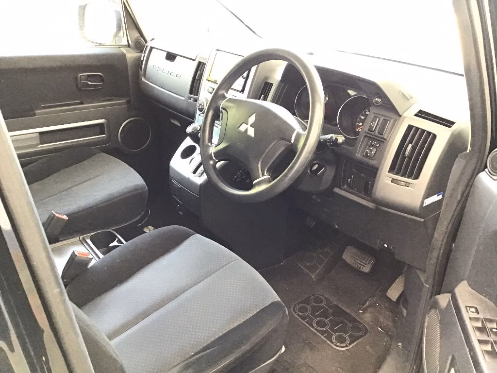 MITSUBISHI DELICA D:5
