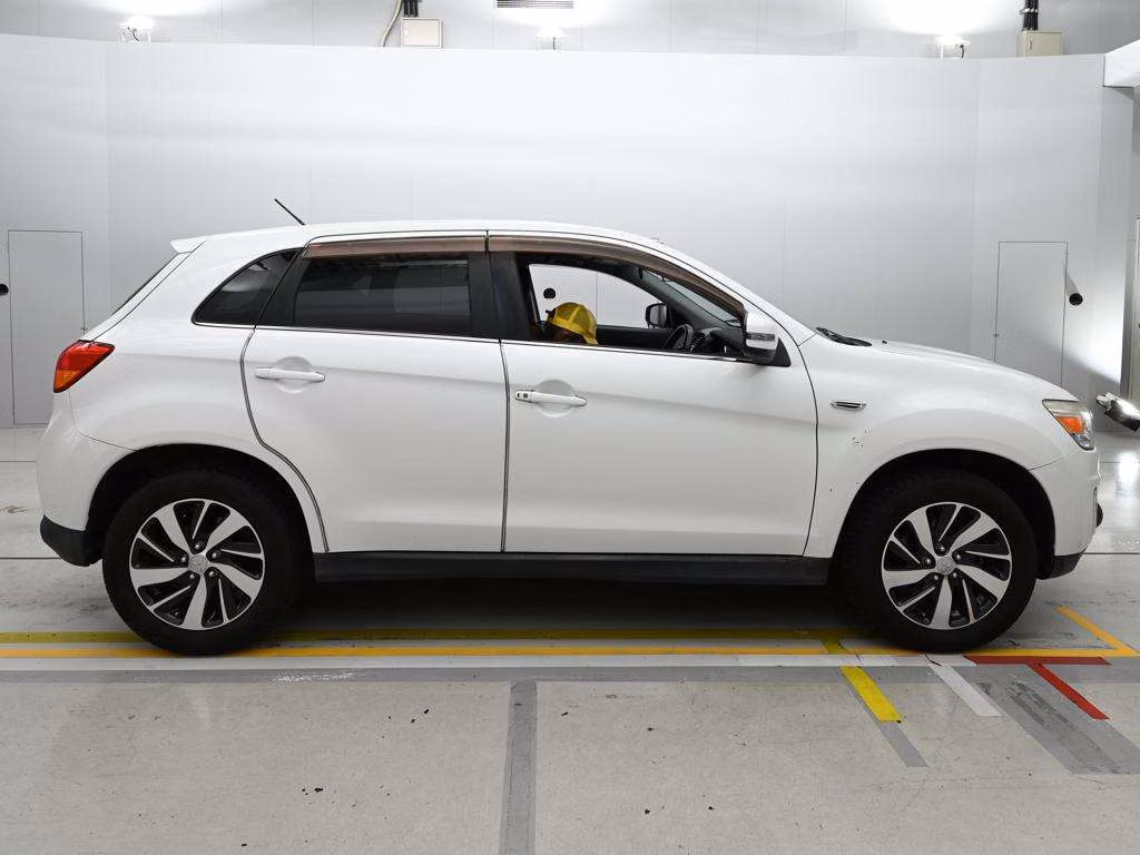 MITSUBISHI RVR