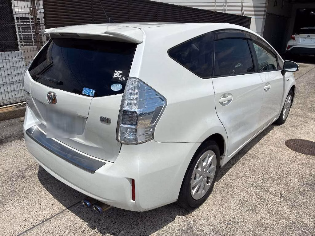 TOYOTA PRIUS ALPHA